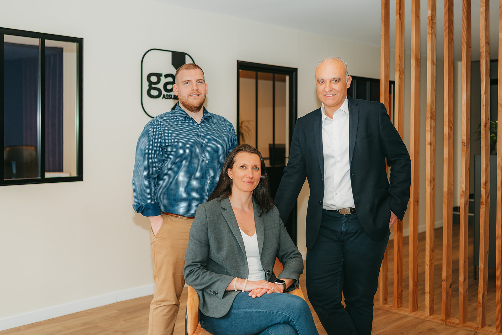 Photo d'équipe corporate dans les locaux